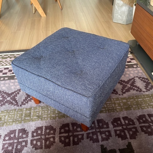 美品　カリモク60 オットマン  タープブルー
