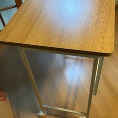 ニトリ　折り畳みハイテーブル