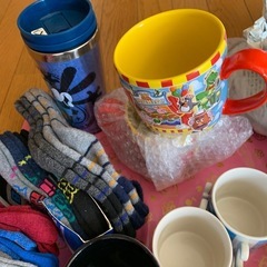 20日10時まで連絡ください　処分しますまとめ売り　新品未使用　カバン　ディズニーマグカップ　靴下　皿　靴　など　　の画像