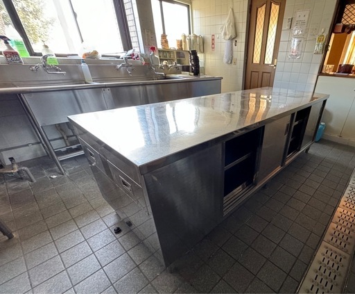 ステンレステーブル