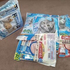 猫チュール（総合栄養食）、猫砂など