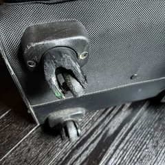 キャリーケース小！タイヤ二箇所破損あり。の画像