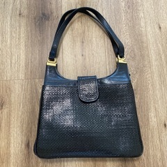 黒のレディースバッグ