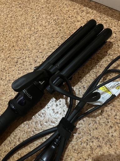 【値下げ】サロニア SL-001 19mm BK トリプルマジックウェーブアイロン