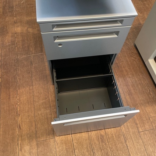 JH-20 【オフィス家具専門店】オカムラのワゴンキャビネットです！