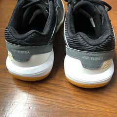 ヨネックスバドミントンシューズ！ パワークッション黒色 65Z3 24.5cmの画像