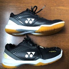 ヨネックスバドミントンシューズ！ パワークッション黒色 65Z3 24.5cmの画像