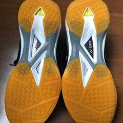 ヨネックスバドミントンシューズ！ パワークッション黒色 65Z3 24.5cmの画像