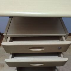 袖机（ニトリ）（売れました）の画像