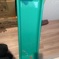 白いわんぱくジムのすべり台の画像