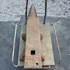 k0813602 角付 アンビル 金床 作業台 叩き台 かなとこ 重さ 約150㎏ 全長78㎝ 加工 曲線 鉄床 つぶし釘 中古 現状品【引き取り限定】の画像