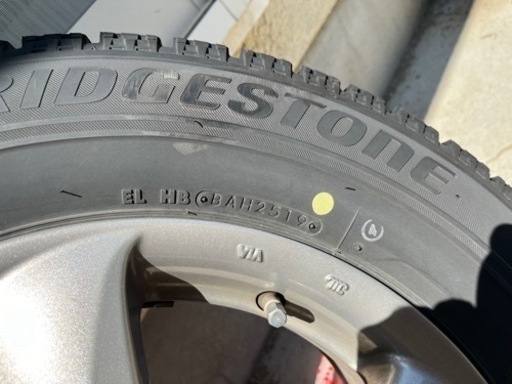 値下げ　ブリヂストンスタッドレスタイヤ215/65R16