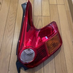 受け渡し者決定しました。ジューク前期テールランプ無料 の画像