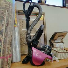 TOSHIBA☆サイクロン掃除機☆VC-S23☆2013年製☆動作OK(保証３ヵ月）・清掃済み☆中古品☆【こちらは店舗です。浜村鹿野温泉ICから3分 買取本舗 宮本リサイクル 営業時間9～19時 定休日水曜のみ←連絡できませんm(_ _)m】の画像
