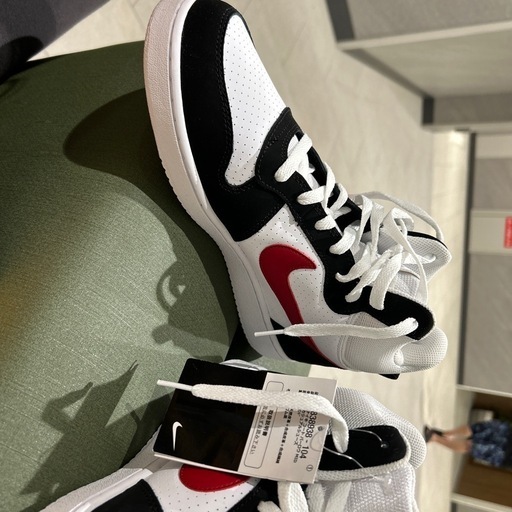 正規品‼️
新品‼️NIKE(ナイキ) 838938-104(1853) COURT BOROUGH MID (コートバーロウ MID) スニーカー