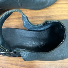 N2408-378 water massage オープントゥサンダル ブラック レザー キズ汚れ有り サイズ:22.5cmの画像