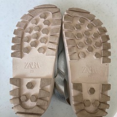 ZARAキッズ18センチ 女の子サンダルの画像