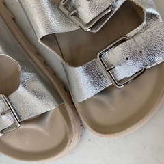 ZARAキッズ18センチ 女の子サンダルの画像