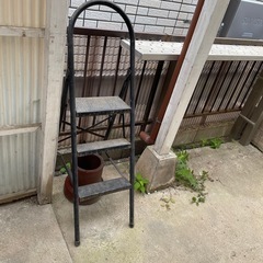 ［取引終了］古い脚立、屋外用に