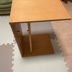 ニトリのサイドテーブル　（引取9/20まで）