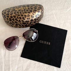 【サングラス】　GUESS ゲス　ユニセックス　ティアドロップ　サングラス　焦茶色の画像