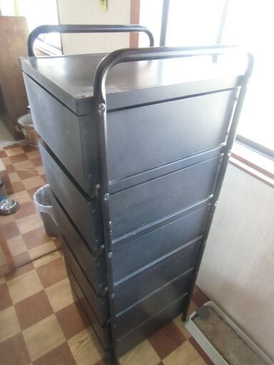 黒 金属製 チェスト 6段 引き出し 磁石がくっつく材質 （約39㎝×44㎝×117㎝）お譲りします。＊石川県＊美川より＊期間限定
