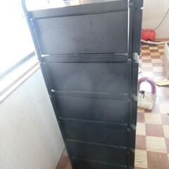 黒 金属製 チェスト 6段 引き出し 磁石がくっつく材質 （約39㎝×44㎝×117㎝）お譲りします。＊石川県＊美川より＊期間限定の画像