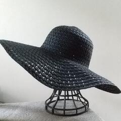 ❇️値下げ 新品同様おしゃれなつば広い 黒帽子 未使用✨少し訳あり  