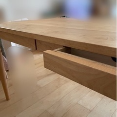 ダイニングテーブルの画像