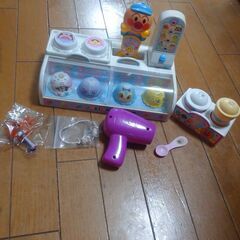 アンパンマンアイスクリームやさんセットなどおもちゃ色々の画像