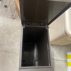 ゴミ箱 45ℓ  蓋付きの画像