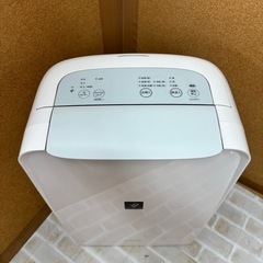 I484 🌈  2023年製の美品♪ プラズマクラスター7000搭載♪ SHARP 除湿器 適用面積8～18畳用 ⭐ 動作確認済 ⭐ クリーニング済の画像