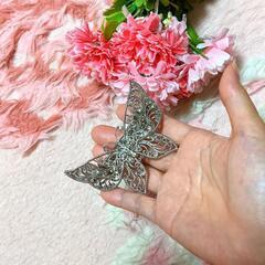 新品♡ちょうちょ♡キラキラ♡ビジュー♡ゴージャス♡ヘアバレッタの画像