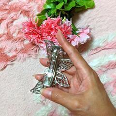 新品♡ちょうちょ♡キラキラ♡ビジュー♡ゴージャス♡ヘアバレッタの画像