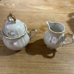 シュガーポットとミルクピッチャーのセット