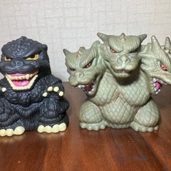 ゴジラとキングギドラの音声付き貯金箱