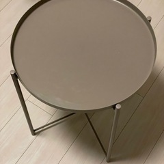 IKEAサイドテーブルの画像