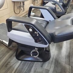 【直接引取限定】稼働品・新明和・電動理容椅子・理容 美容 業務用の画像