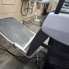 【直接引取限定】稼働品・新明和・電動理容椅子・理容 美容 業務用の画像