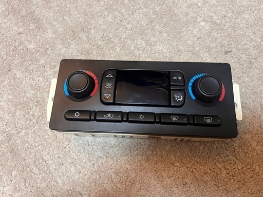 エスカレード05 エアコンパネル