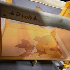 ベビーベッド折りたたみ式　くまのプーさんデザイン の画像