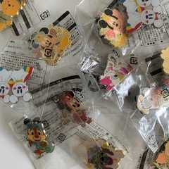 新品未使用 ミッキー　ミニー　デイズニー ピンバッチ チャームトップ　プーさん など　ディズニーグッズ 31個の画像