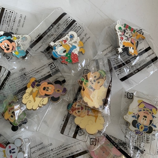 新品未使用 ミッキー　ミニー　デイズニー ピンバッチ チャームトップ　プーさん など　ディズニーグッズ 31個