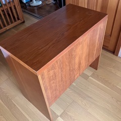 木目調机の画像