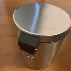 ステンレス ゴミ箱の画像