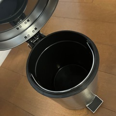 ステンレス ゴミ箱の画像