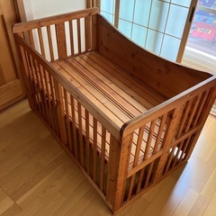 組み立て式ベビーベッドの画像