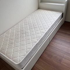 シングルベッド