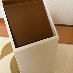 ハウス型ゴミ箱の画像