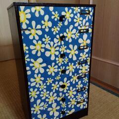 花柄の７段引き出し　レトロで可愛いですの画像